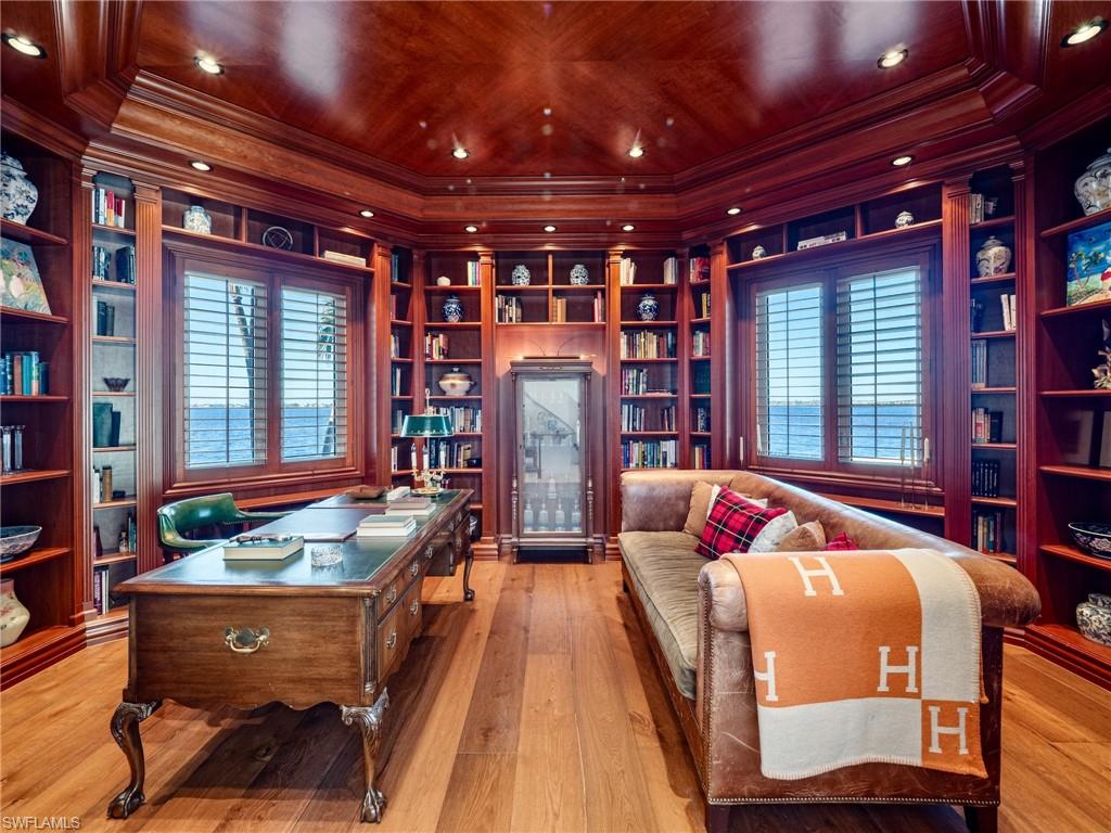 TOWN AND RIVER - Residential