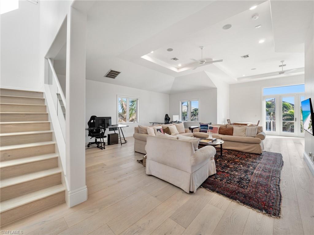 TOWN AND RIVER - Residential