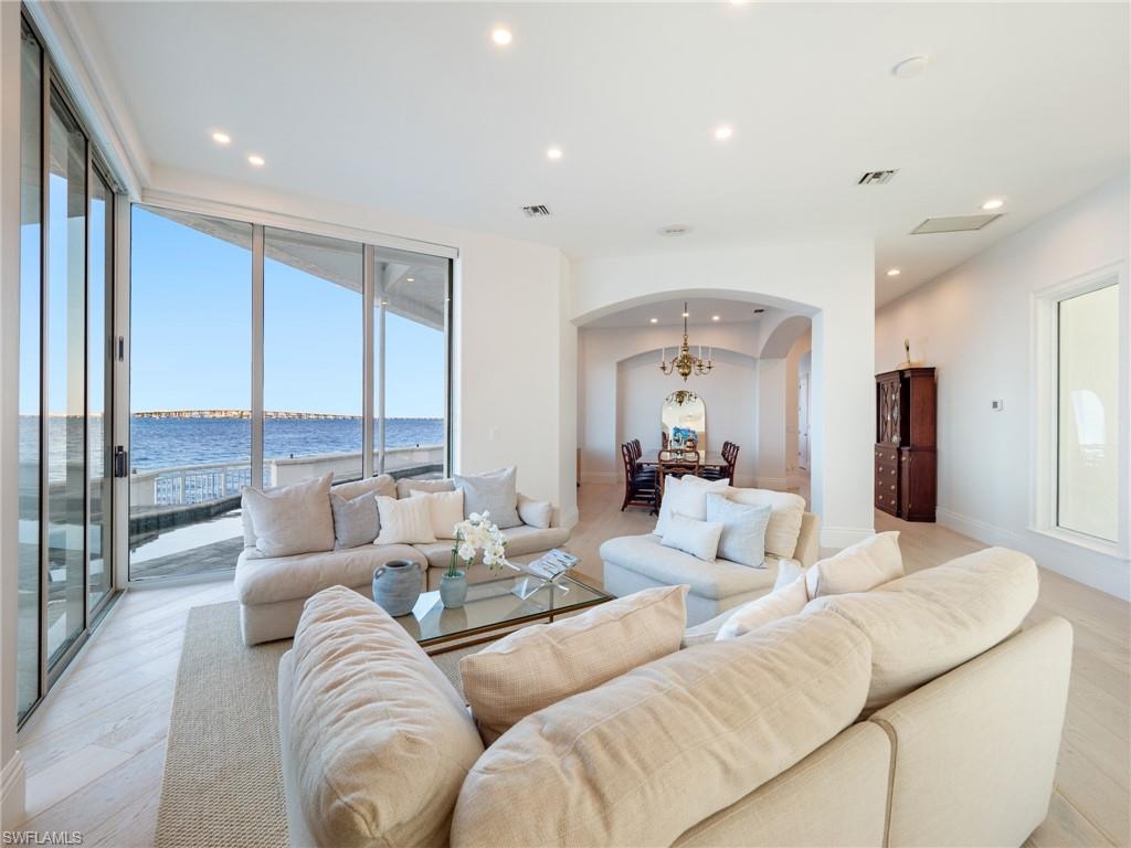 TOWN AND RIVER - Residential