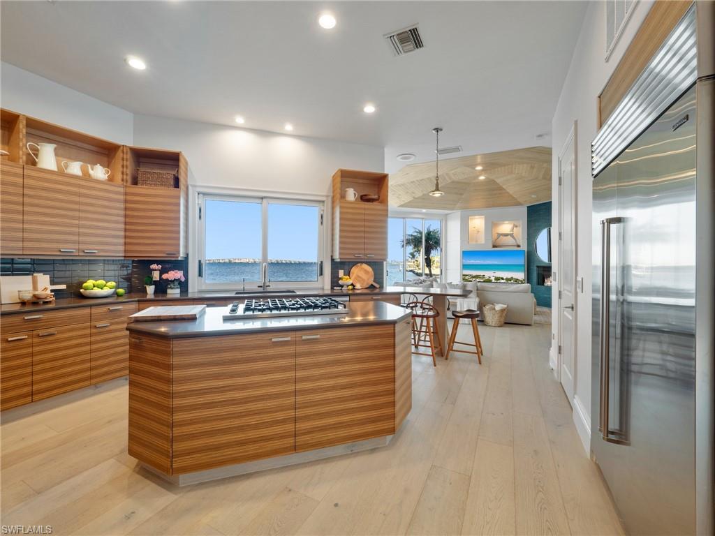 TOWN AND RIVER - Residential