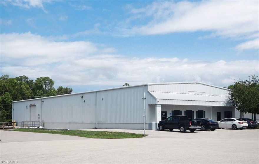 Location: Mid-Metro Industrial Park located between Metro Pkwy. & Plantation Rd. • Construction: Metal
• Dock(s): 1 ext • Clear Height: 18’ • Drive Ins: 2 Total / 10’ W x 12’ H • Parking: 15 Surface Spaces | 1.43/1,000 SF • Development Activity in the Area: Addison Square by Pulte Homes (52 SF homes), Metro 26 Storage (5-acre industrial park), Penzance Square CPD, Pratt’s Preserve (82 SF homes) • Traffic Count: 35,500 (Metro Pkwy.) | 15,200 (Plantation Rd.) • Zoning: IL-Light Industrial