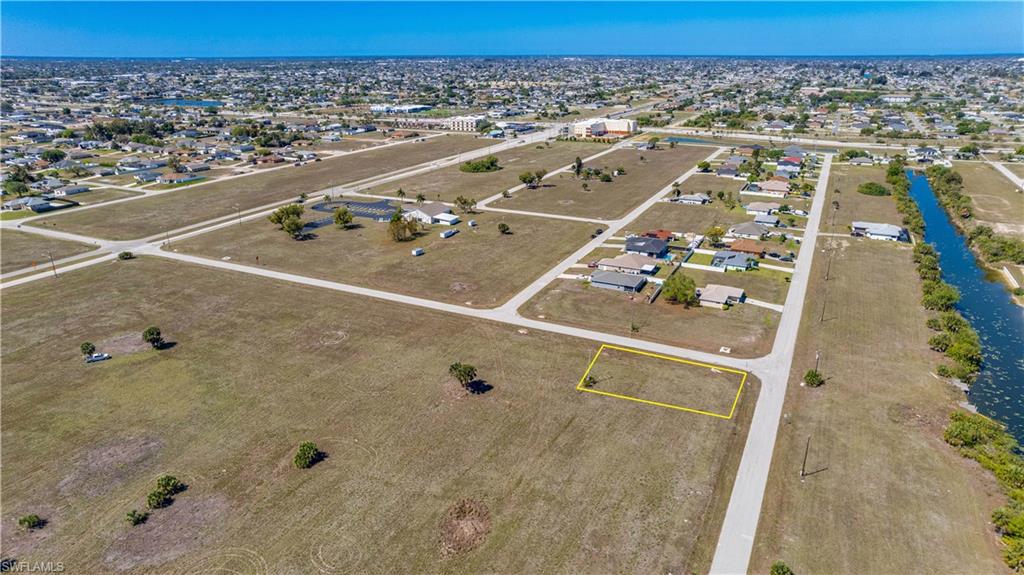 CAPE CORAL - Land