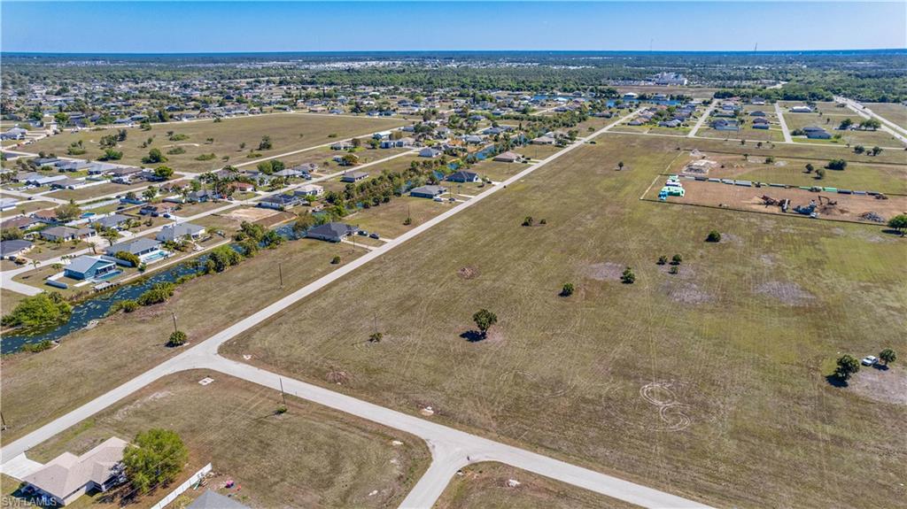 CAPE CORAL - Land
