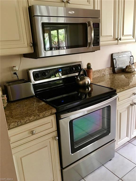 ROYAL WOODS - Residential