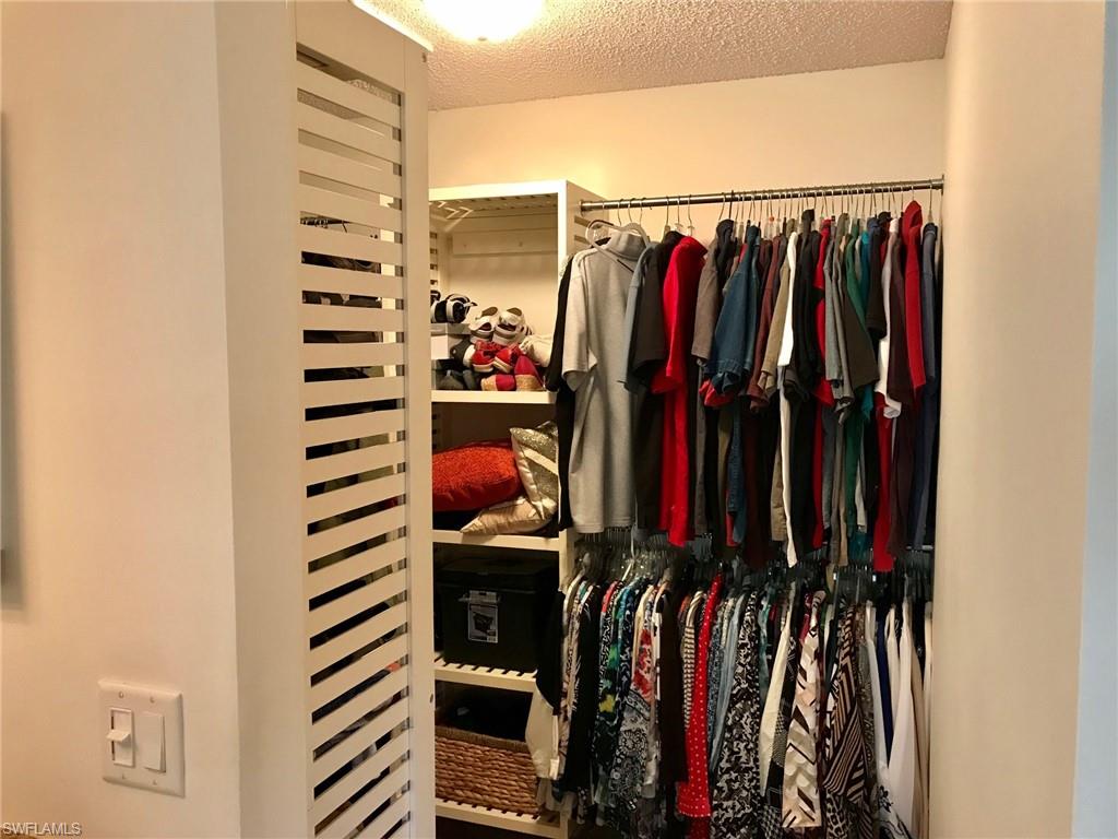 ROYAL WOODS - Residential