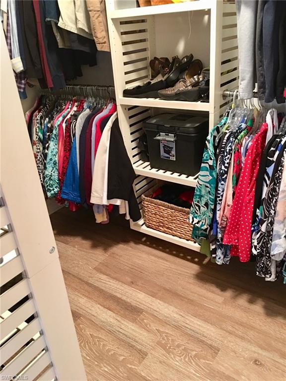 ROYAL WOODS - Residential