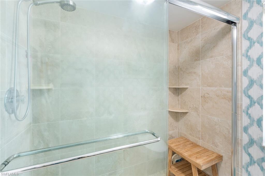 GLADES COUNTRY CLUB - Residential Lease