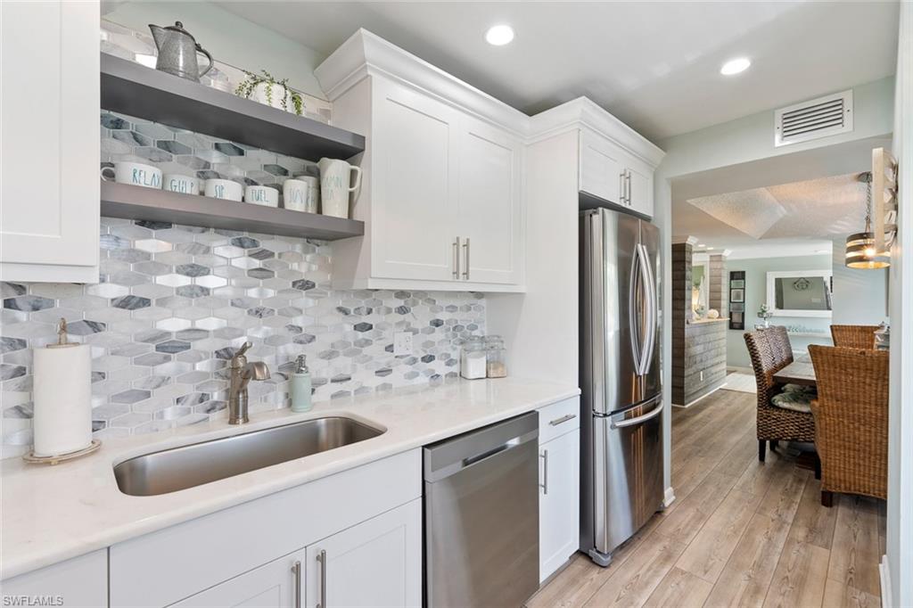 GLADES COUNTRY CLUB - Residential Lease