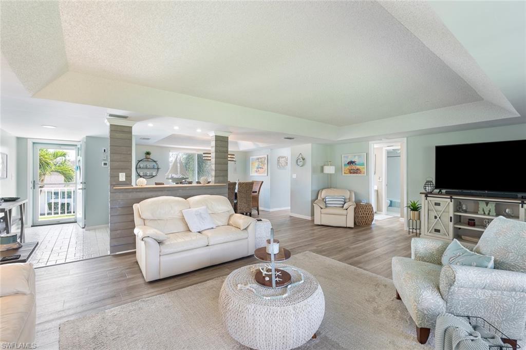 GLADES COUNTRY CLUB - Residential Lease