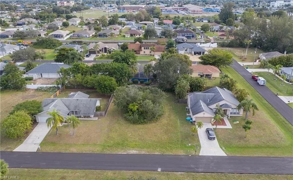CAPE CORAL - Land