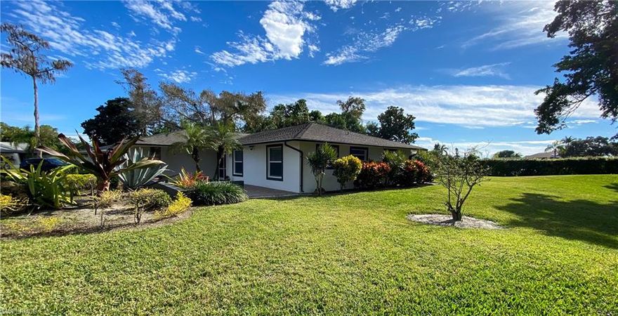 Beautiful and spacious home at Lakewood Community located on a Cut-de-sac corner lot and one of the largest lots in the community.  Features an open floor plan with direct view to the swimming pool, large lanai with travertine pavers, screen enclosure, hurricane shutters, porcelain tile throughout, wood cabinets, granite countertops in kitchen and bathrooms, stainless steel appliances, tons of natural light.  Short drive to the beach, close to shopping, restaurants and more.
Association fee includes cable and irrigation water