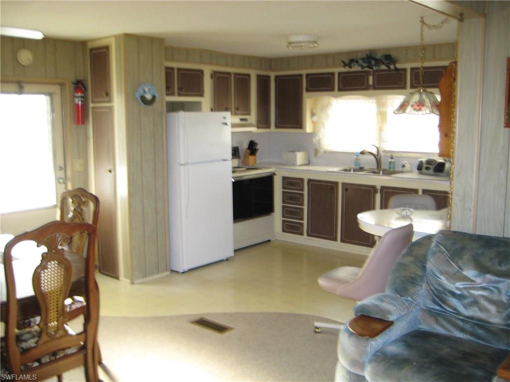 CARRIAGE VILLAGE - Residential