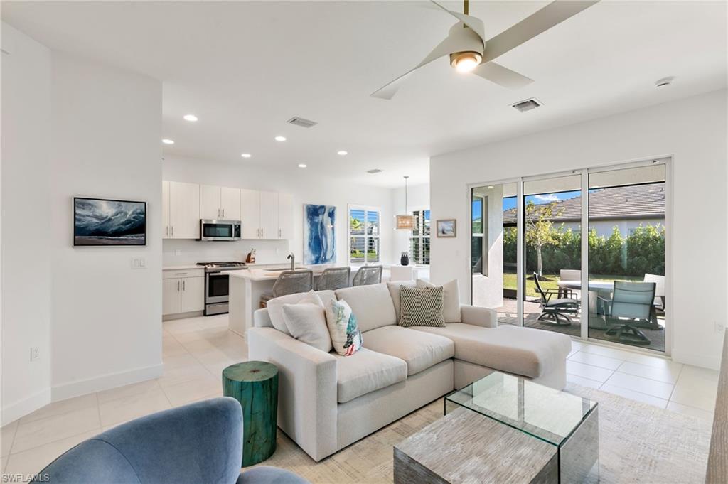 VALENCIA TRAILS - Residential