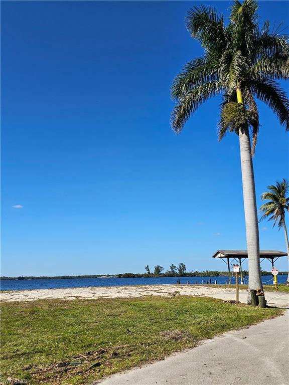 BROADVIEW MANOR - Land