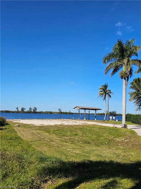 BROADVIEW MANOR - Land