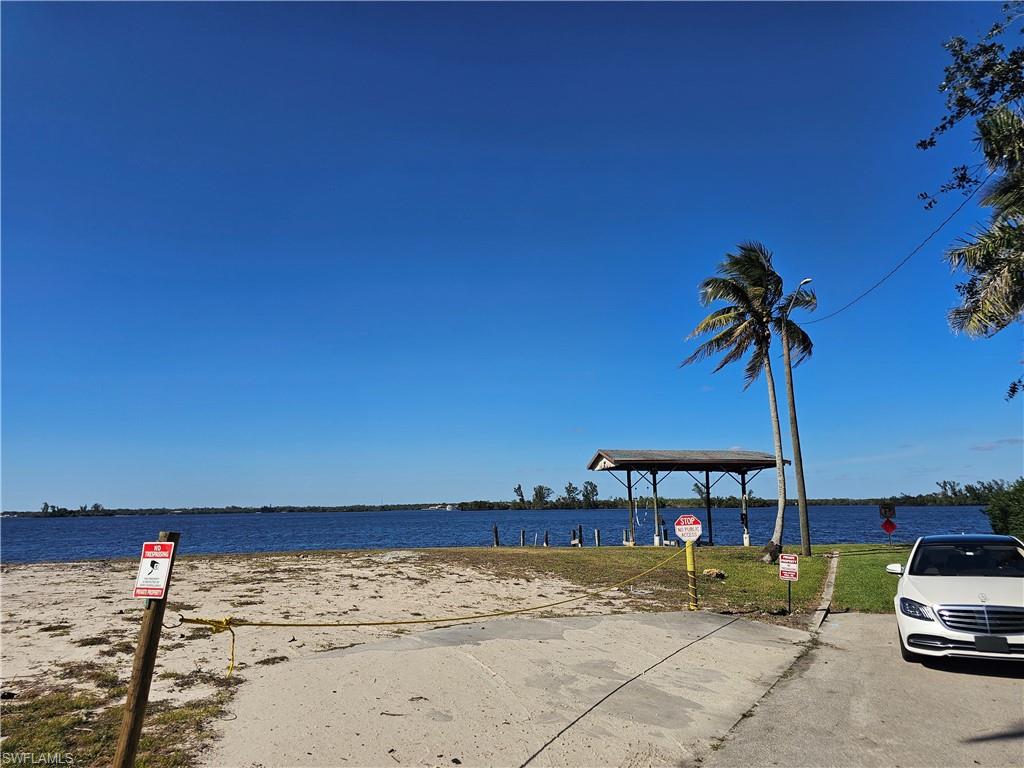 BROADVIEW MANOR - Land