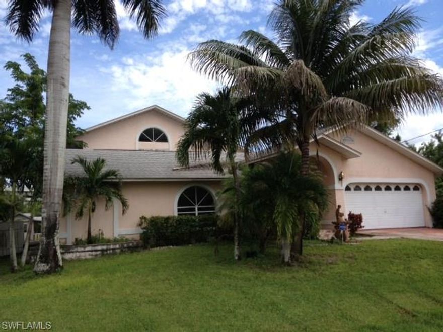 Foreclosed property.  Perfect for investors, needs  TLC.   Bring your tools and customize this home your own way.  Canal frontage and direct access to the river makes this house a boaters' fantasy.  4Bed/3Bth, 2 car garage.  4th bedroom and 3rd bath are on the upstairs loft.