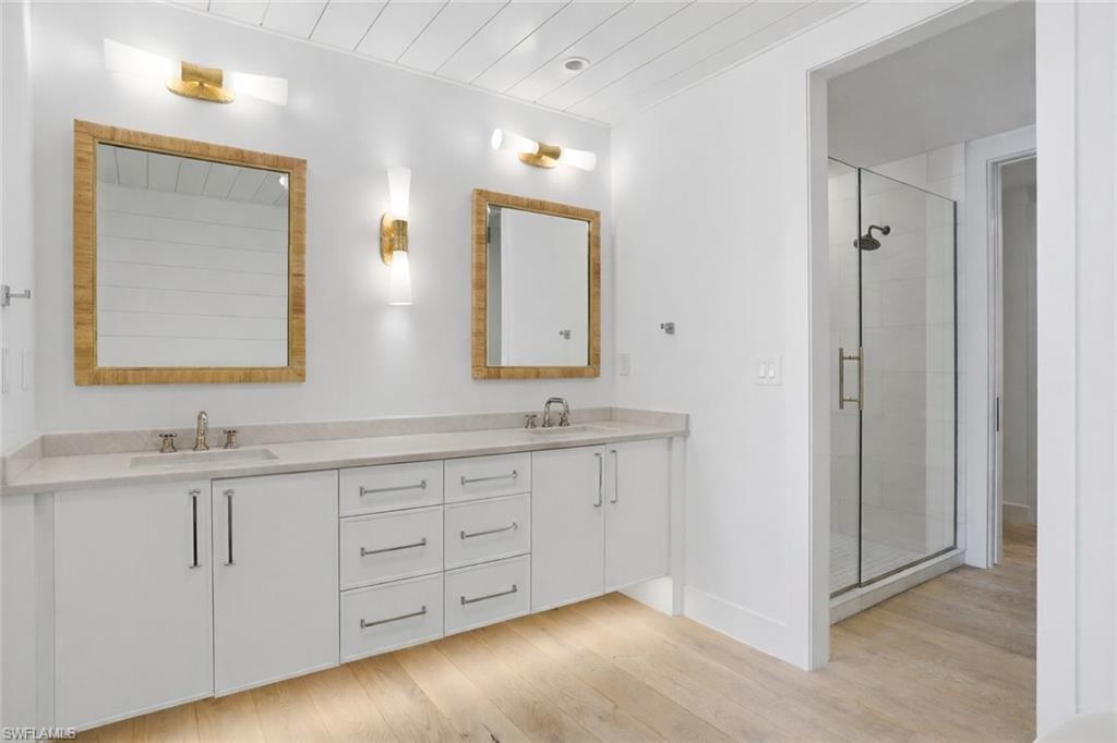 VENETIAN VILLAS - Residential