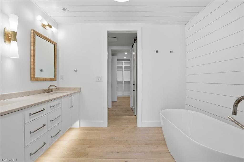 VENETIAN VILLAS - Residential