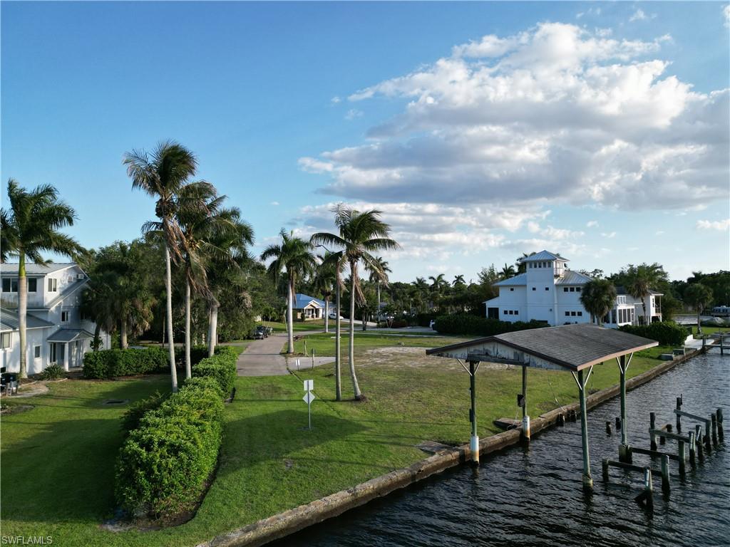 BROADVIEW MANOR - Land