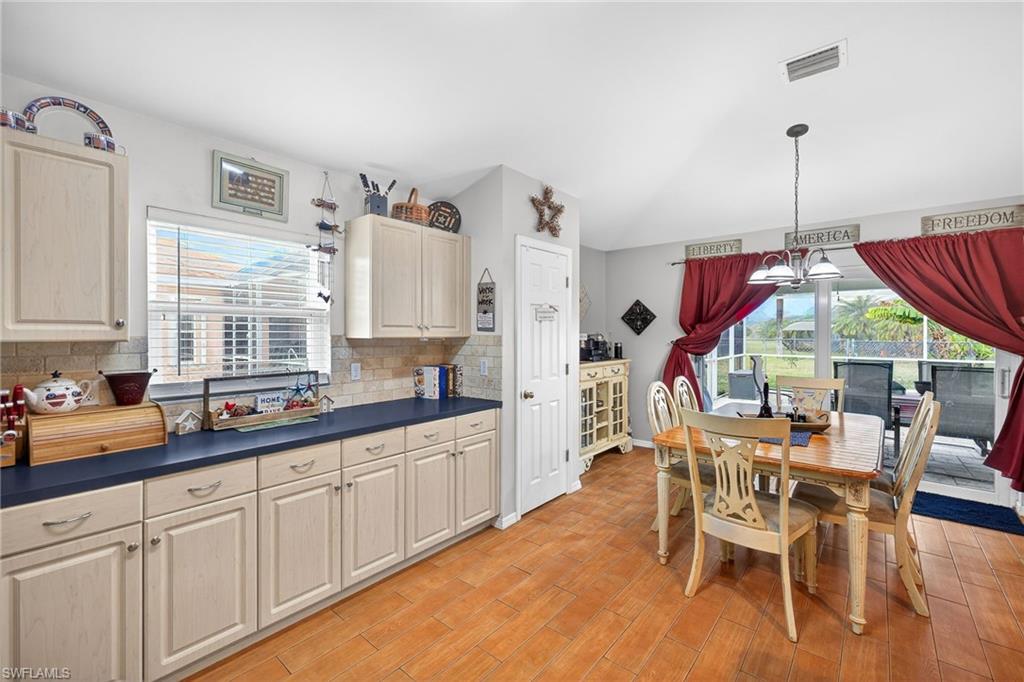 VARSITY LAKES - Residential