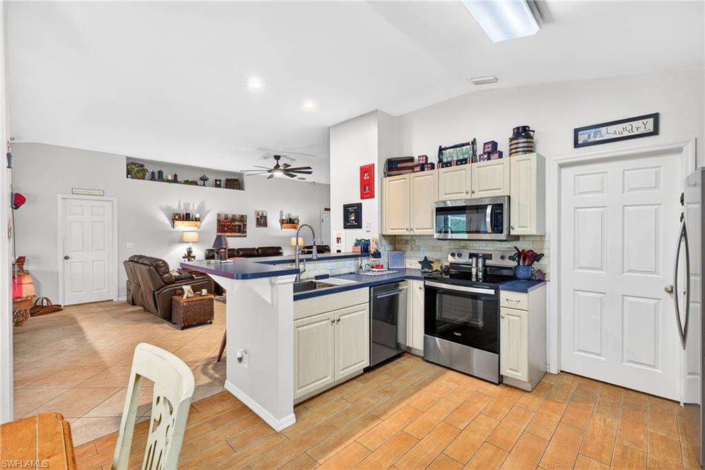 VARSITY LAKES - Residential