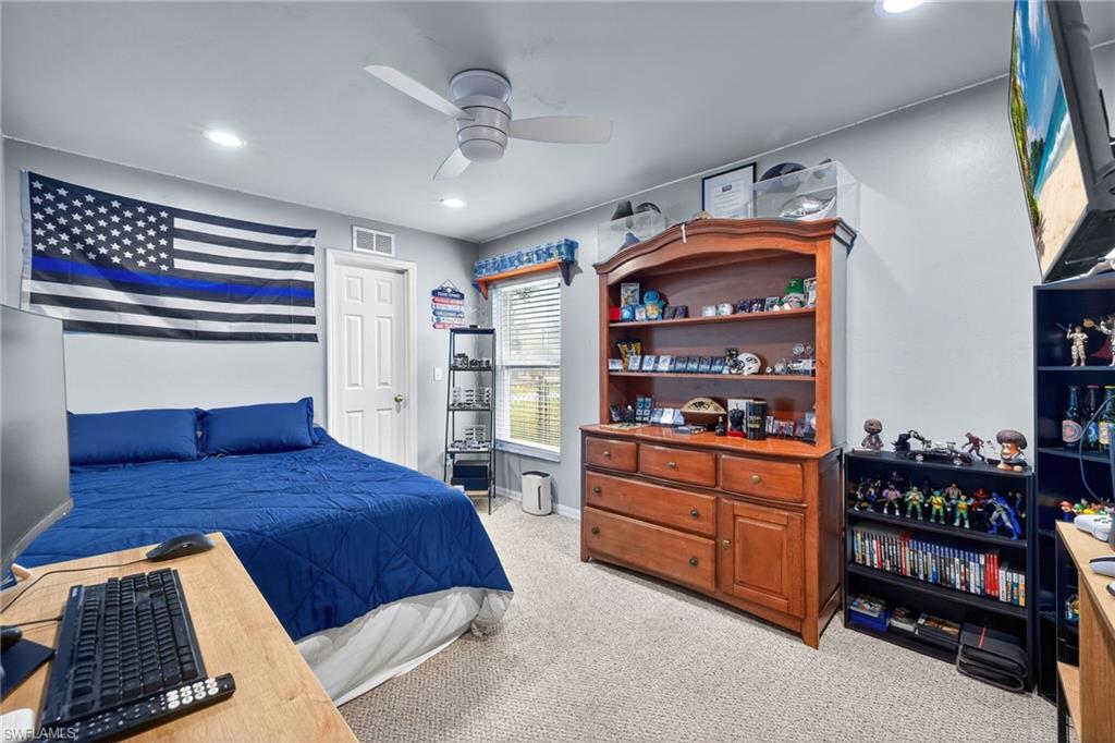 VARSITY LAKES - Residential