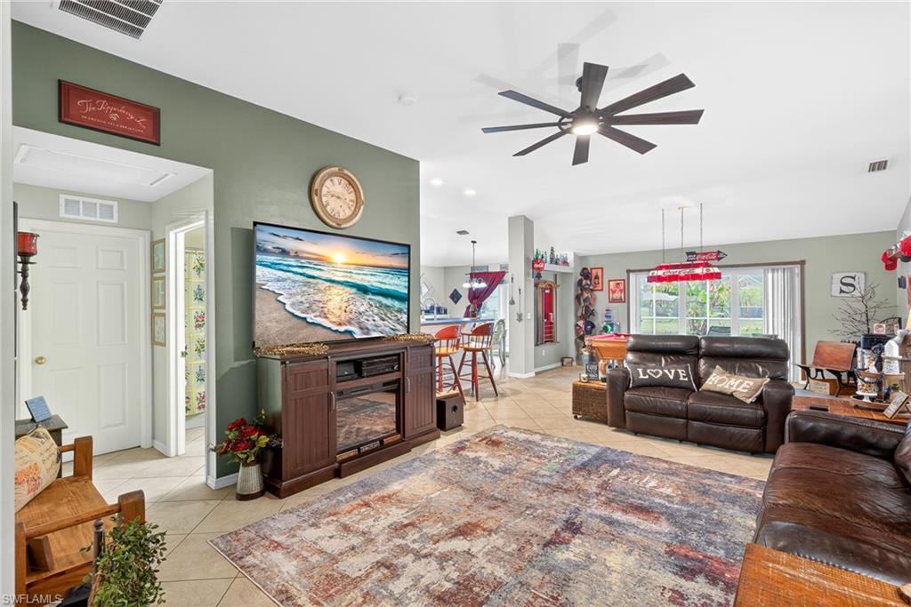 VARSITY LAKES - Residential