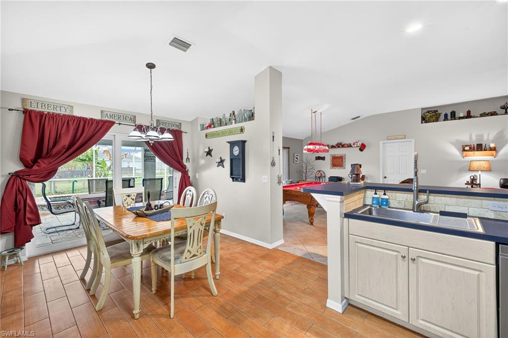 VARSITY LAKES - Residential