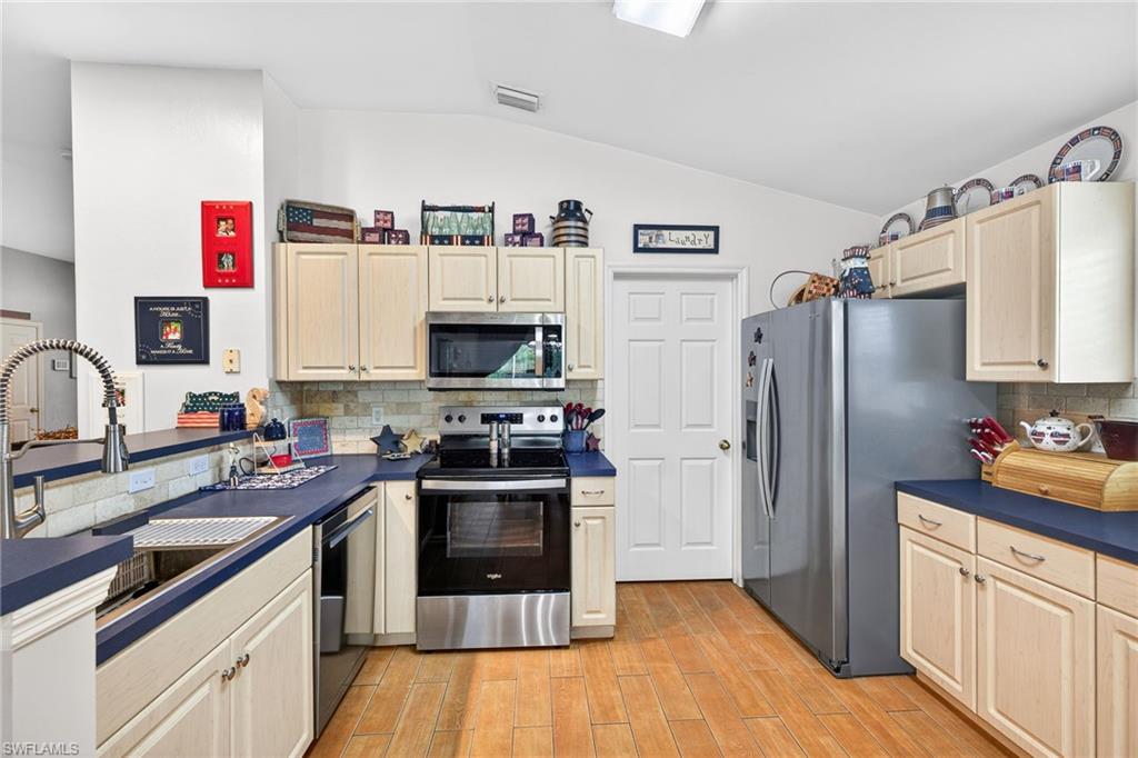 VARSITY LAKES - Residential