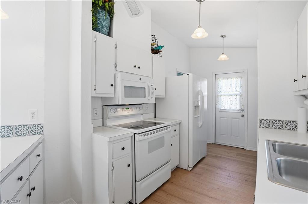 SAN CARLOS PARK - Residential