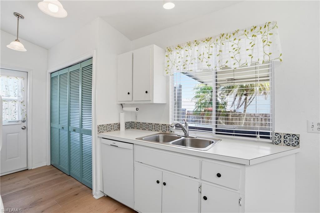 SAN CARLOS PARK - Residential