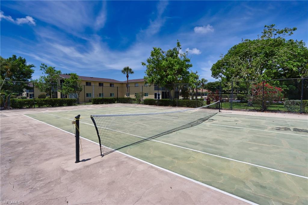 GLADIOLUS GARDENS CONDO ASSN - Residential Lease