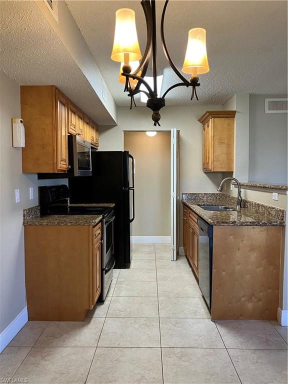 VENETIAN PALMS - Residential