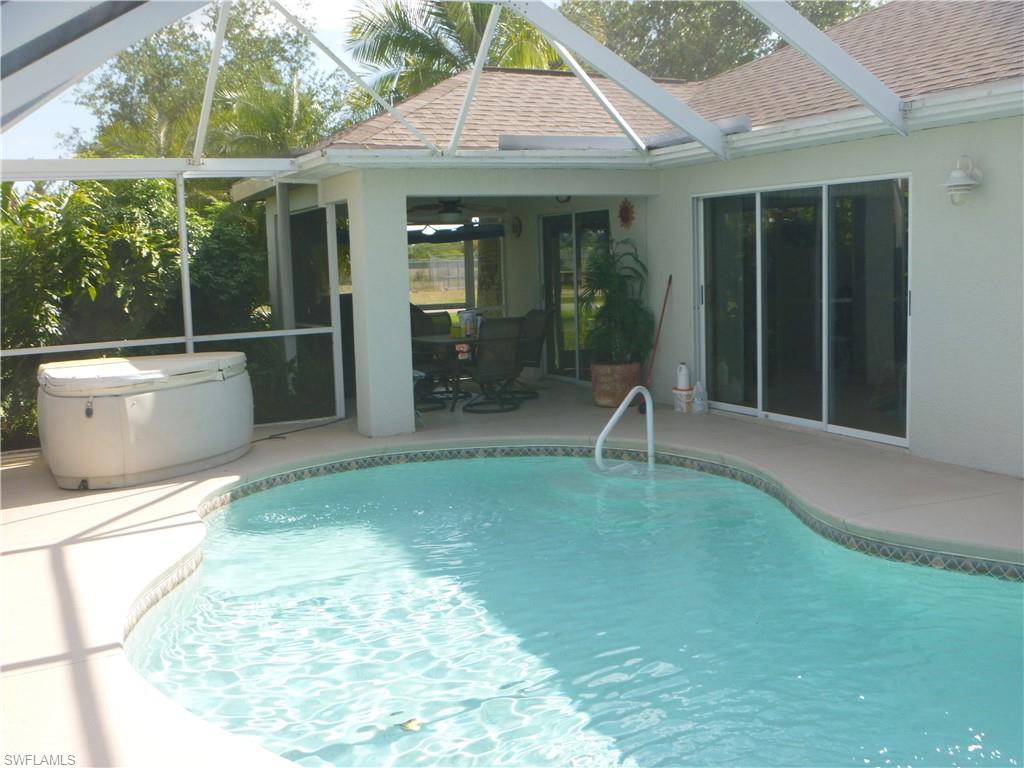 VARSITY LAKES - Residential