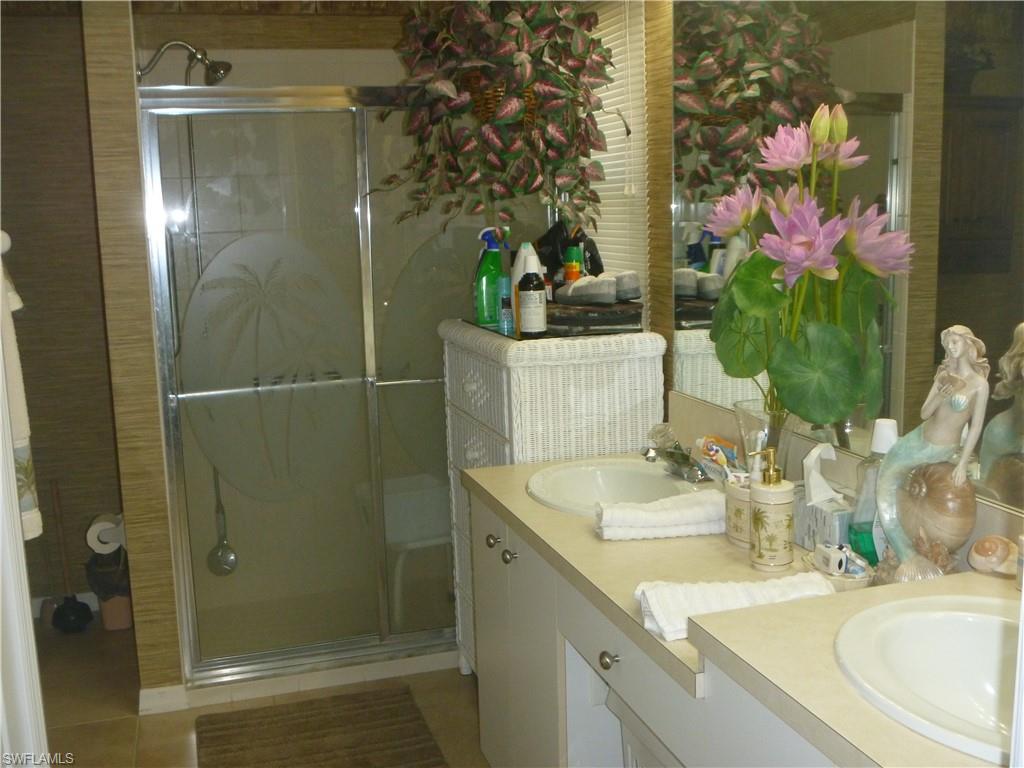 VARSITY LAKES - Residential