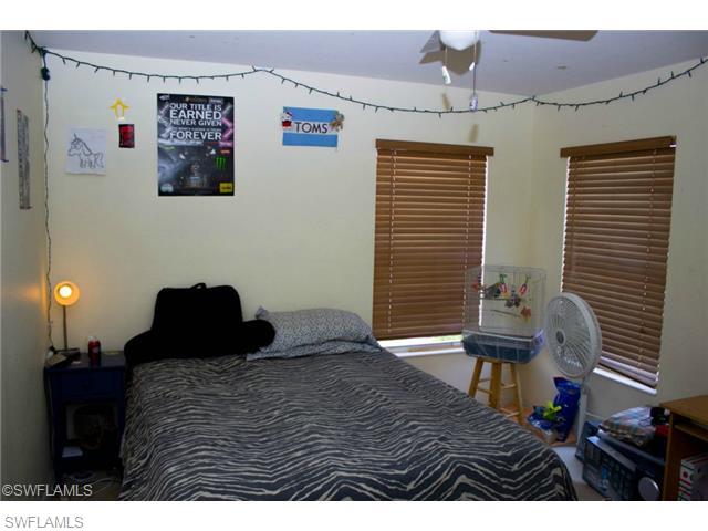 VALENCIA LAKES - Residential