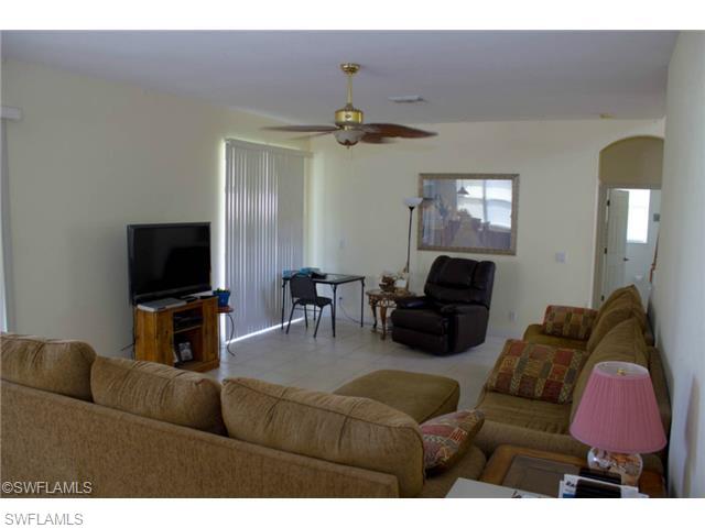 VALENCIA LAKES - Residential