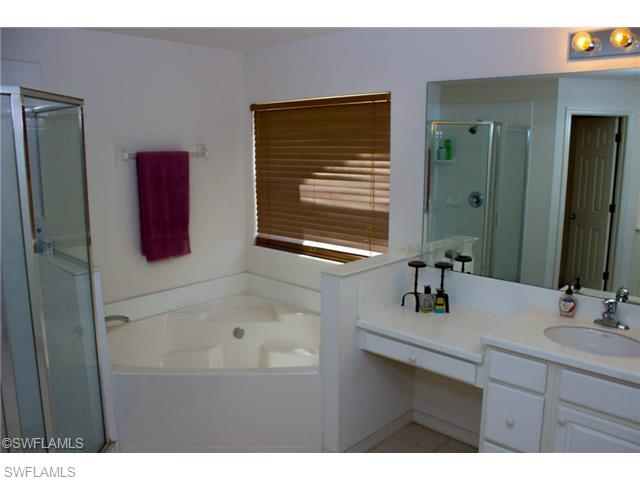 VALENCIA LAKES - Residential