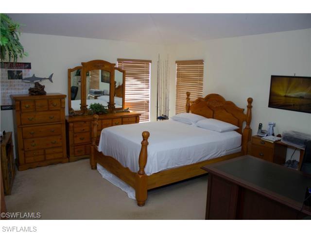 VALENCIA LAKES - Residential