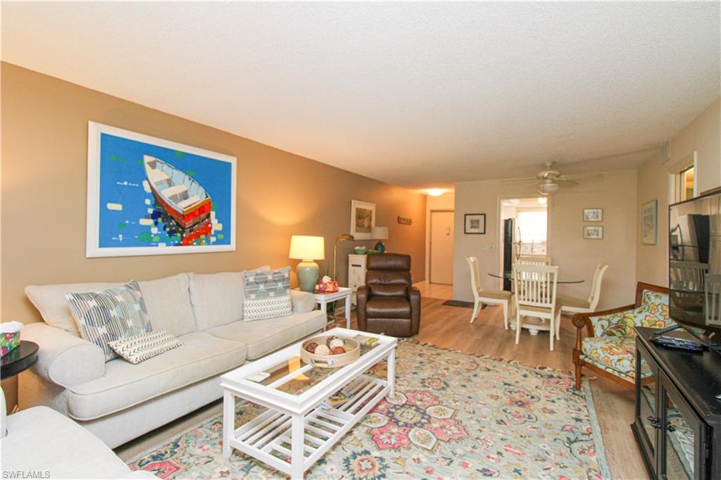 COUNTRY CLUB GARDENS - Residential Lease