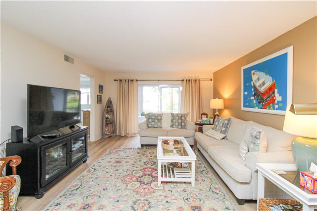 COUNTRY CLUB GARDENS - Residential Lease