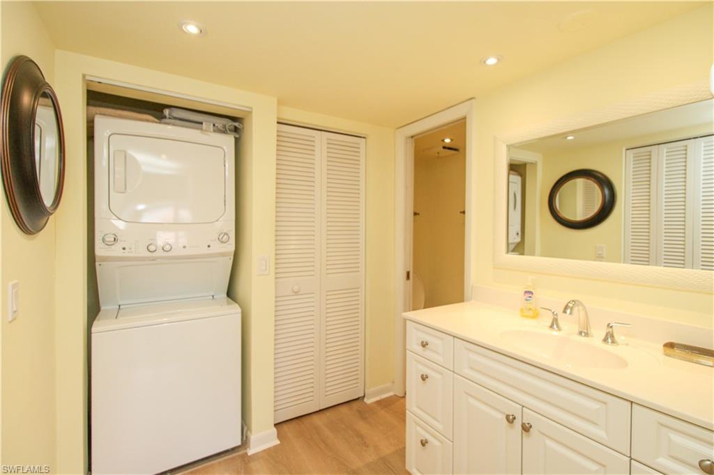 COUNTRY CLUB GARDENS - Residential Lease