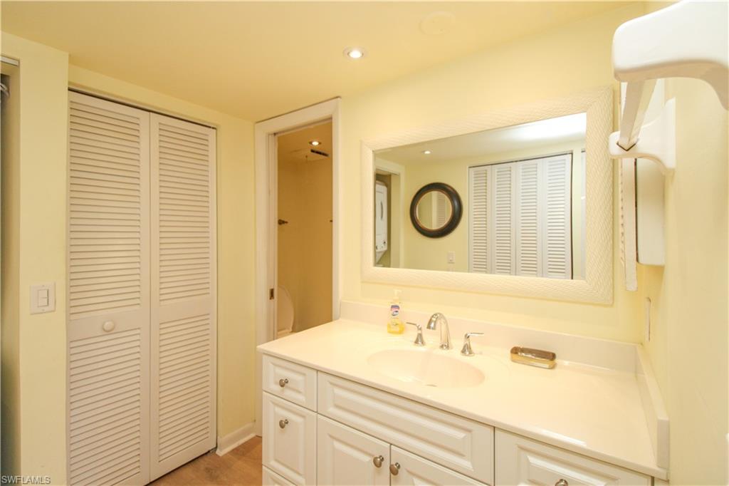 COUNTRY CLUB GARDENS - Residential Lease