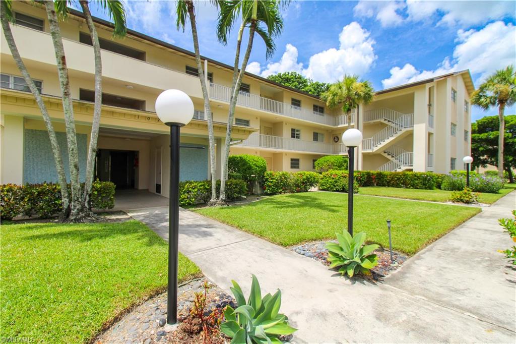 COUNTRY CLUB GARDENS - Residential Lease