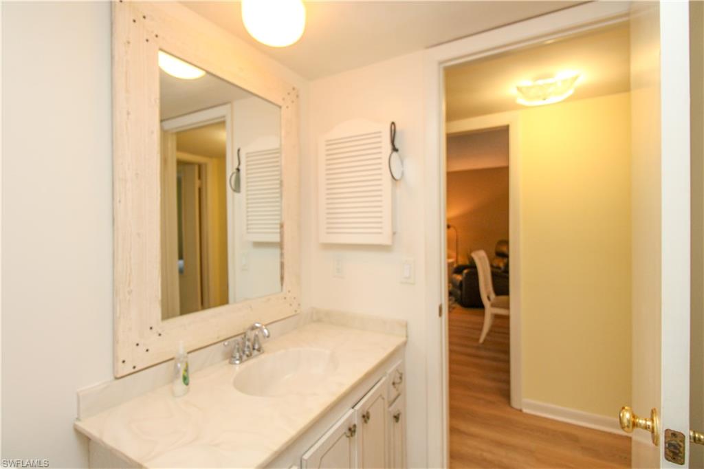 COUNTRY CLUB GARDENS - Residential Lease