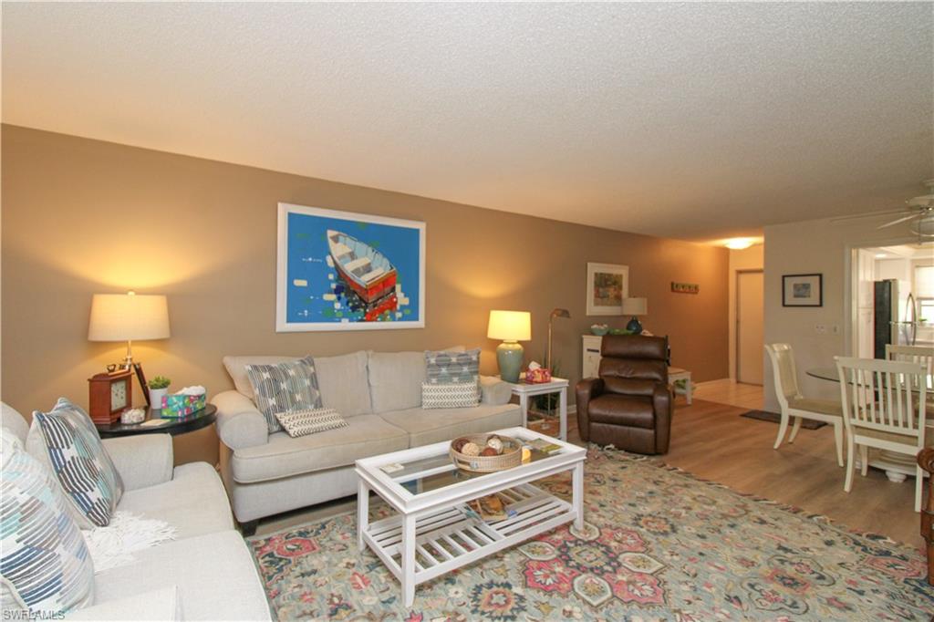 COUNTRY CLUB GARDENS - Residential Lease