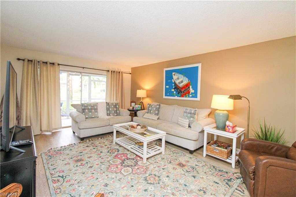 COUNTRY CLUB GARDENS - Residential Lease