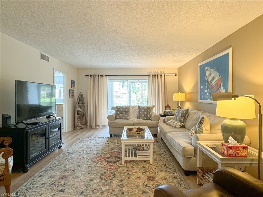 COUNTRY CLUB GARDENS - Residential Lease