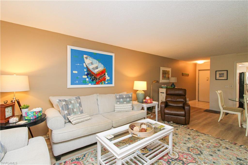 COUNTRY CLUB GARDENS - Residential Lease